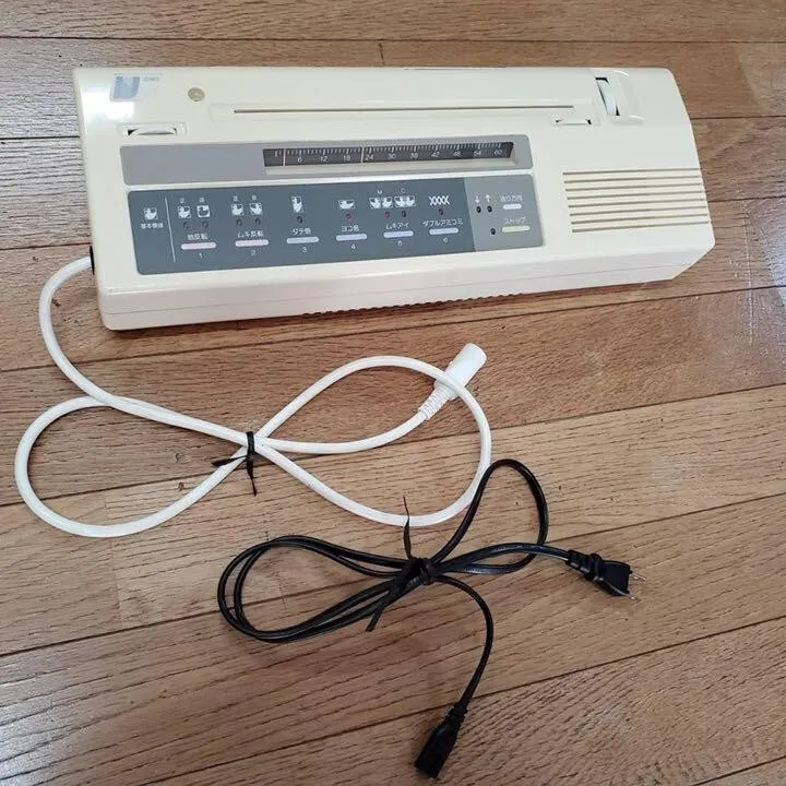 EC1 Pattern Controller used with Silver Reed SK 830/840/860/890 for stitch patterning EC1 Pattern Controller for Silver Reed machines