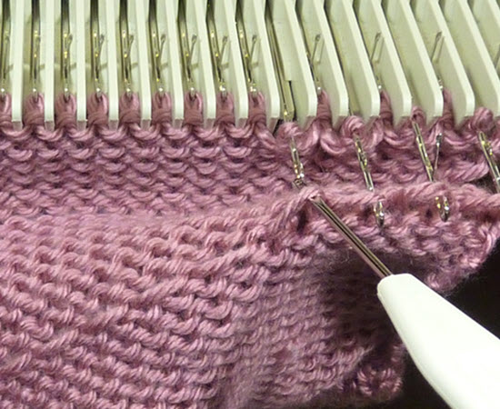 Marker row used for accuracy when picking up stitches or creating hems in machine knitting
Marker row technique for machine knitting