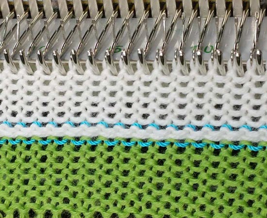 Example of Scrap and Ravel Cast-On in Machine Knitting Scrap and ravel cast-on technique in machine knitting