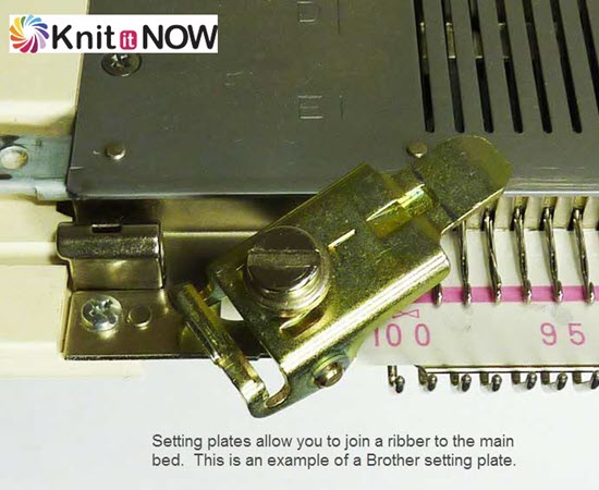 Setting plate in a knitting machine