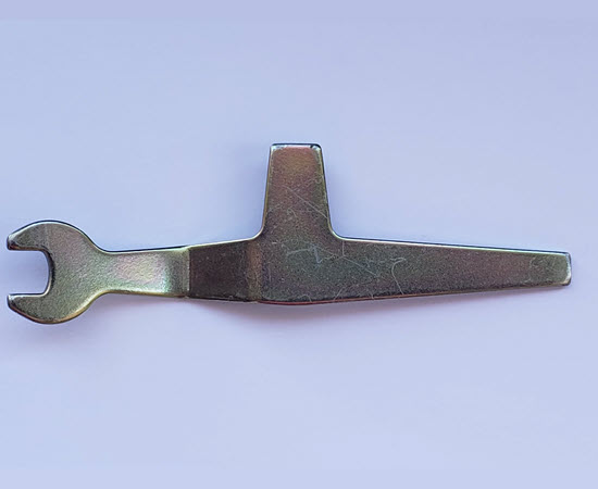 Spanner tool used for ribber adjustments in machine knitting