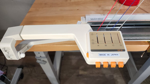 Yarn Changer for multi-color knitting techniques
