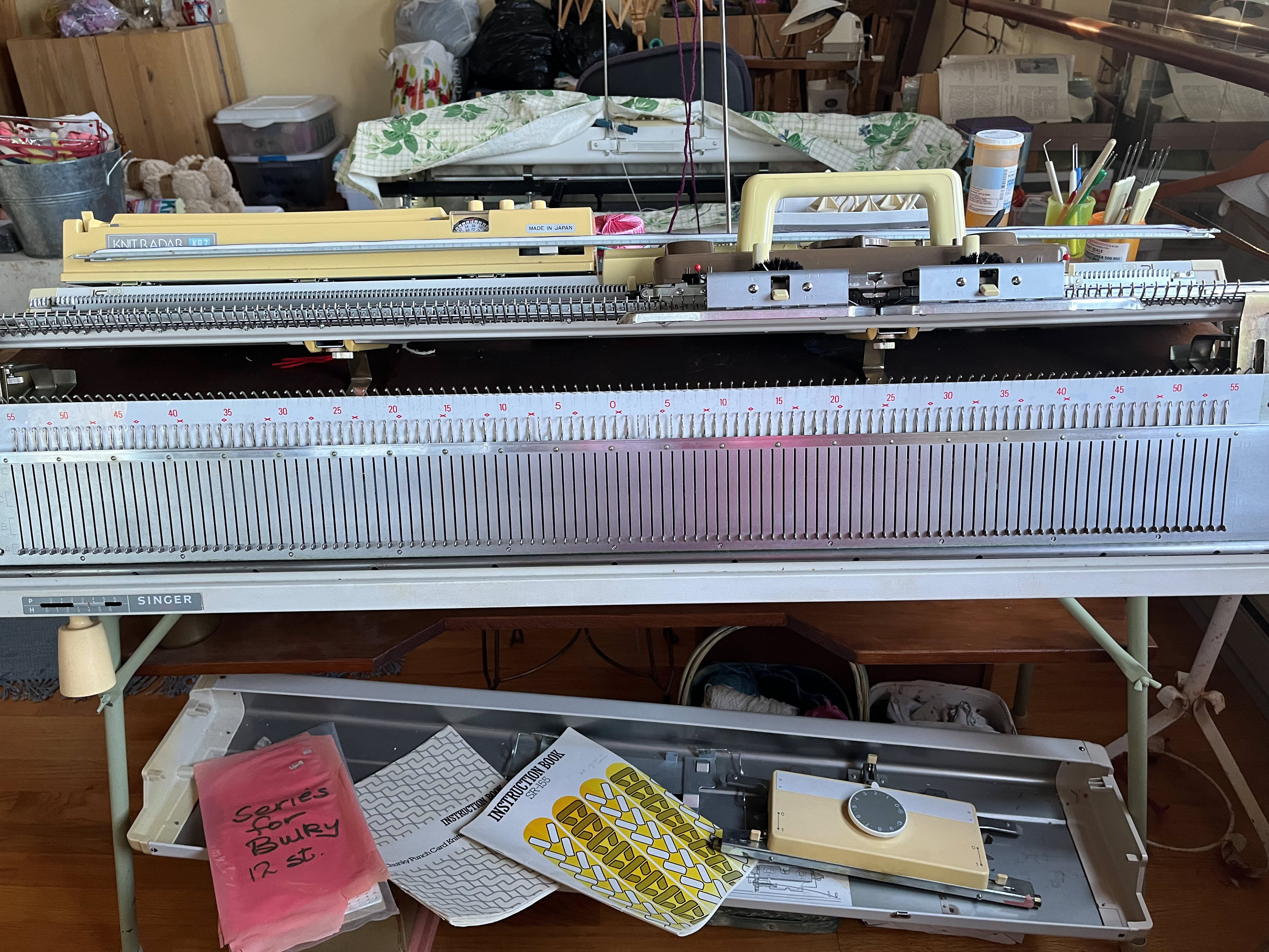 Studio Singer  bulky 155 and Ribber