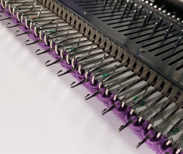 Machine knitting bed Machine Knitting Bed