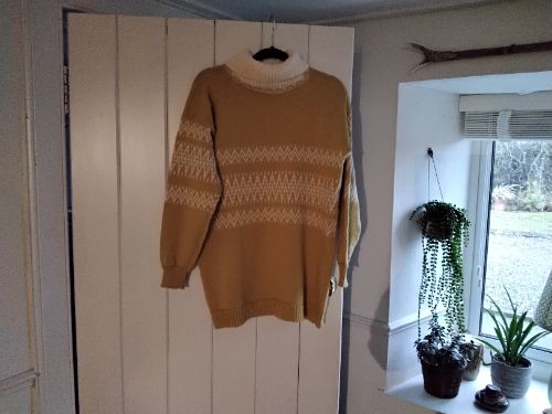 Carnation Pullover