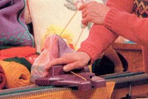 American Bond 10102N DELUXE Ultimate Sweater Knitting Machine